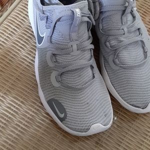 Nike grey sneakers